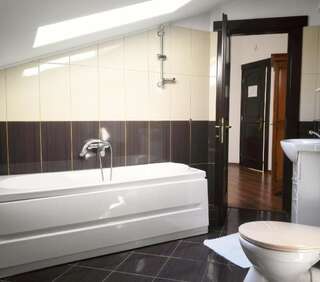 Курортные отели Vila Carpathia Бран Двухместный номер с 2 отдельными кроватями-3